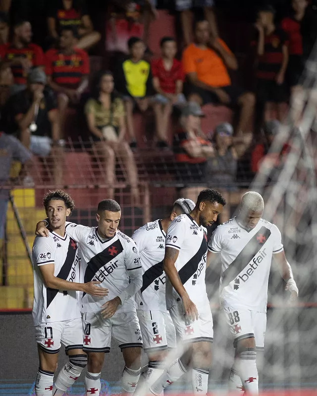 Sport 2 x 3 Vasco - Cruzmaltino respira aliviado no Brasileirão 3 Vasco bate Sport no Brasileirao 2