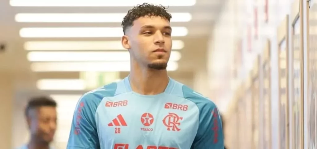 Santos fecha a contratação de meia do Flamengo