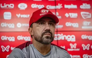 Vila Nova demite Luizinho Lopes após nova derrota na Série B