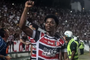 Santa Cruz renova contrato de Wagner Balotelli até 2026