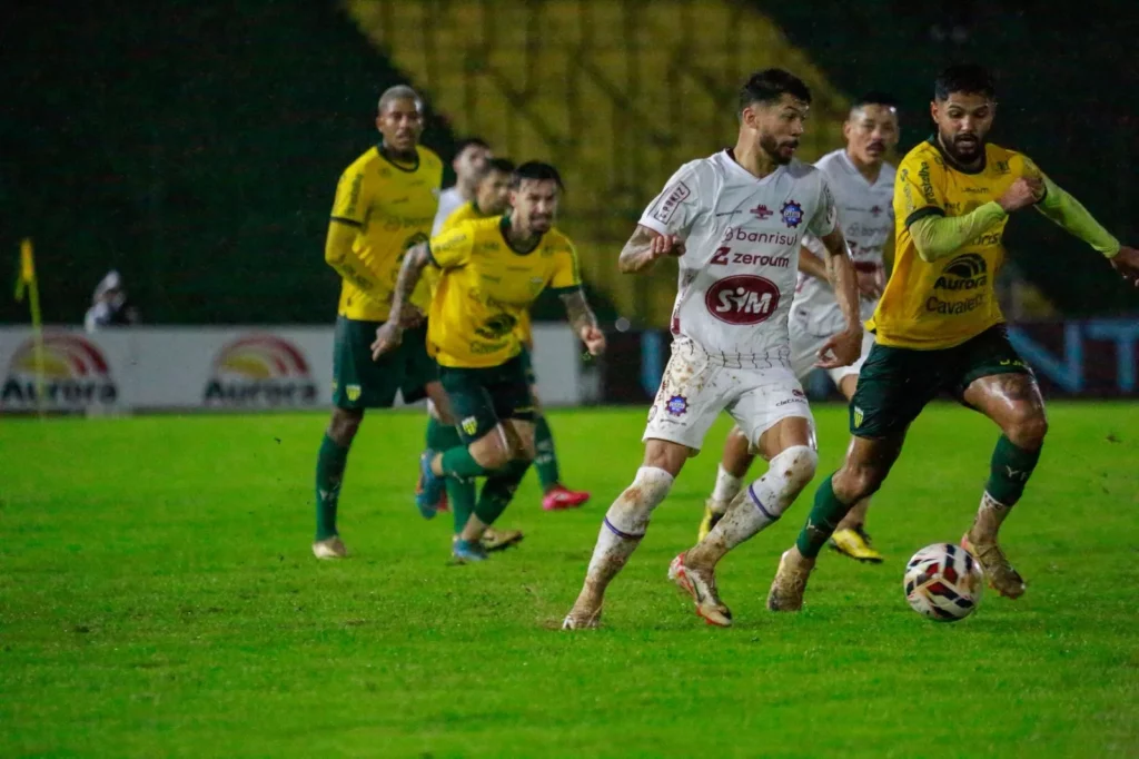 Caxias vence Ypiranga