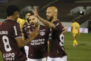 Ferroviária 2 x 1 Amazonas - Locomotiva bate o lanterna e se afasta do Z4 da Série B