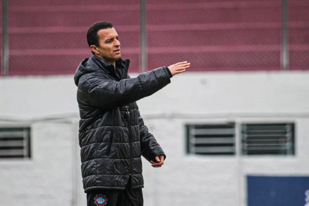 Júnior Rocha comenta saída de atacante: “Vida que segue”