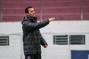 Júnior Rocha comenta saída de atacante: 