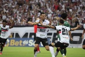 Santa Cruz-PE 1 x 1 Altos-PI - Frustração para mais de 42 mil torcedores