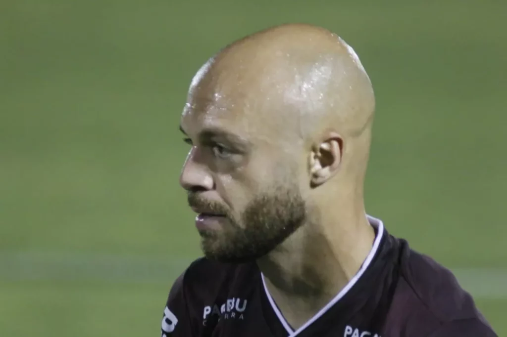 Carlão desperdiçou boas chances - Foto: Tetê Viviani