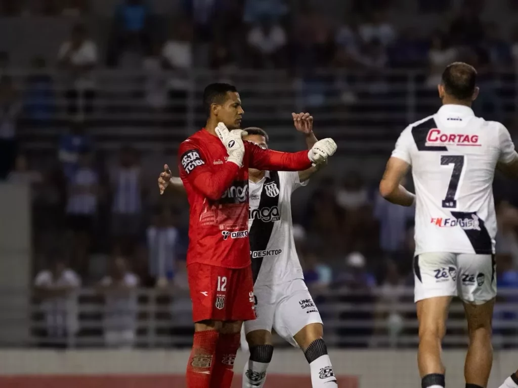 Diogo Silva marca de pênalti e quebra sina de 22 anos sem gols de goleiros na Ponte Preta