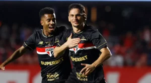São Paulo 2 x 0 Atlético-MG - Tricolor vence e cola no G6