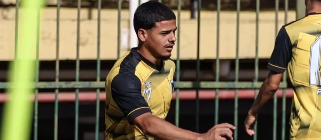 Ex-Vasco, zagueiro do Volta Redonda pode estrear na Série B 2 Foto: Anderson Mendes/Volta Redonda