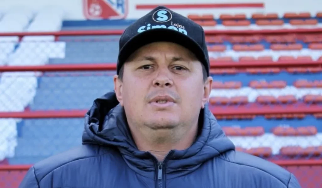 Diego Correa estreia com vitória e leva Carrenô à semifinal do Catarinense B