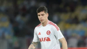 Série B: Athletico tem interesse em volante do Internacional