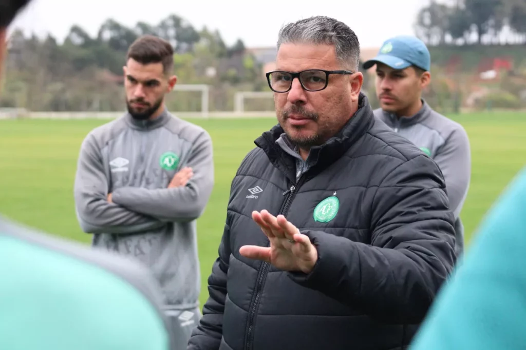 Técnico da base da Chapecoense entra na mira de grandes clubes 3 capa site 2024 08 30T113158.936