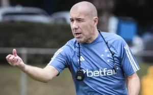 Leonardo Jardim, técnico do Cruzeiro, entra no radar de time dos Emirados Árabes