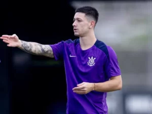 Garro reconhece fase difícil no Corinthians: 'Futebol é dentro e fora de campo'
