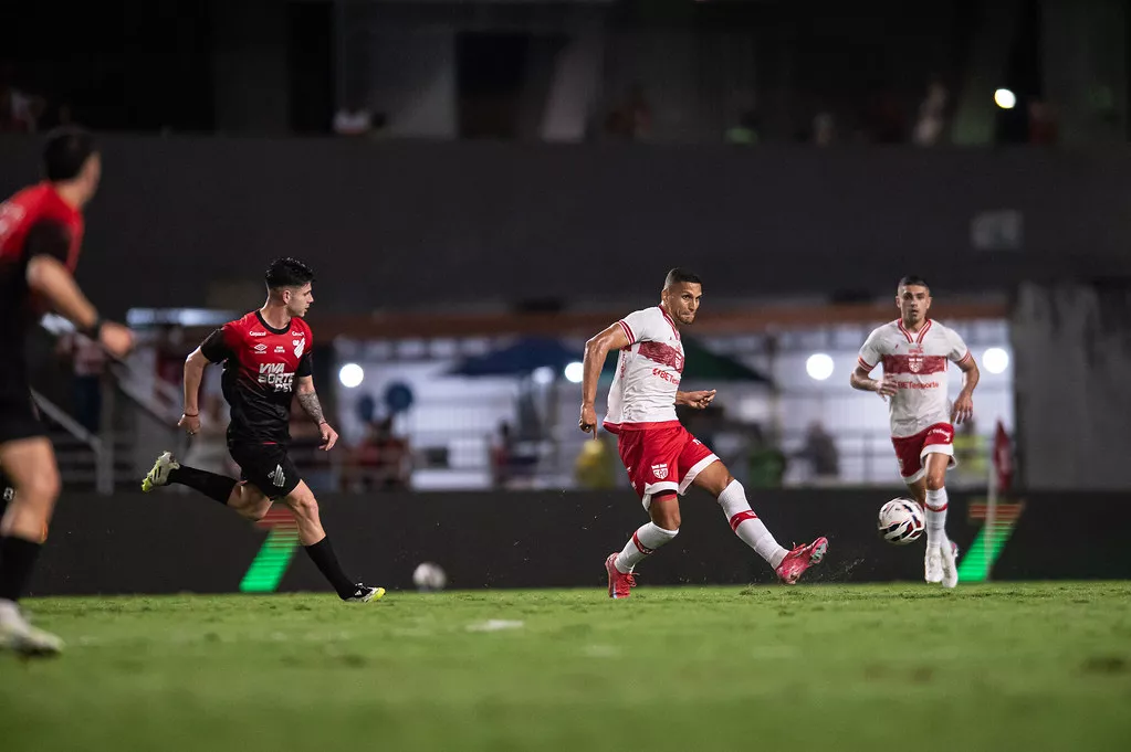 Série B: CRB tem retorno de titular para encarar o Paysandu 2 Volante reconheceu a falta de efetividade do time (Foto: Francisco Cedrim - CRB)