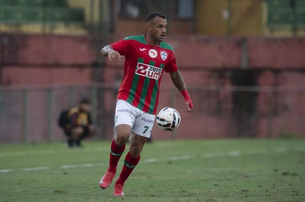 Caxias abre conversas para contar com Igor Torres por empréstimo