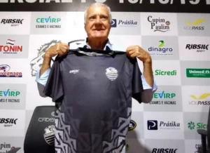 Com três acessos como gerente, Pinho é um dos destaques da campanha do Comercial-SP