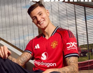 Inglês: Sesko chega ao Manchester United e afronta Cunha no ataque