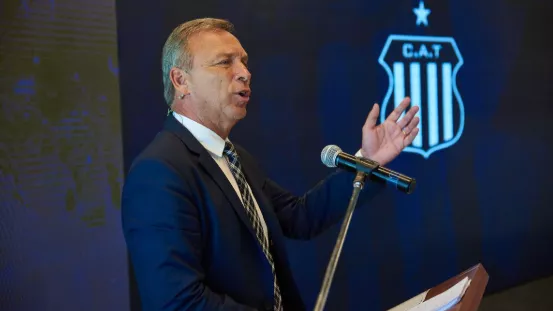 Presidente do Talleres critica postura do Corinthians por dívida: ‘Tem que cair’