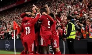 Campeonato INGLÊS: Liverpool vence no fim em dia de comoção