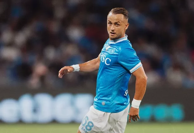 Napoli marca no último lance e assume liderança do Italiano