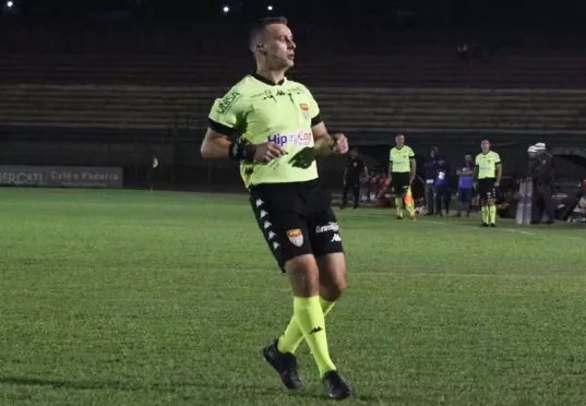 União São João 3 x 0 Noroeste - Em jogo polêmico, Arara avança na Copa Paulista 2 obEnsPyx Screenshot 179