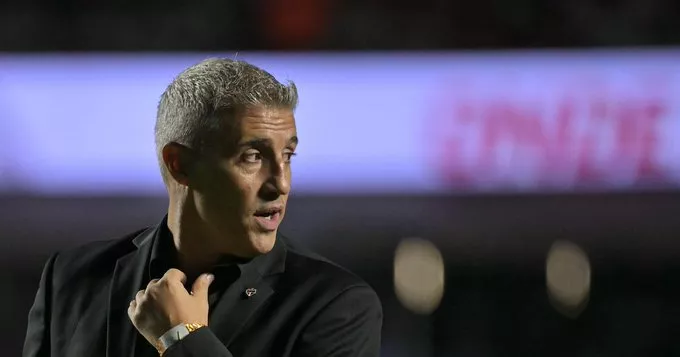 Crespo cobra melhora e conta plano para analisar próximo rival na Libertadores 'com cervejinha'