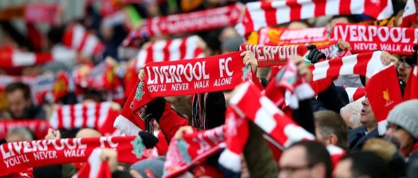 Torcedor do Liverpool acusado de racismo é impedido de ir a estádios