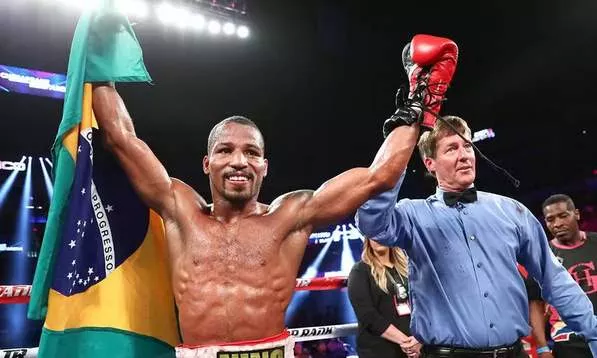 Três brasileiros vencem no ‘sábado de ouro’ do boxe