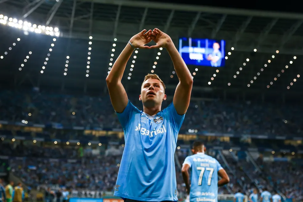 Ronald comemora gol marcado contra o Atlético-MG, na Arena, em 2023 — Foto: Lucas Uebel/Grêmio