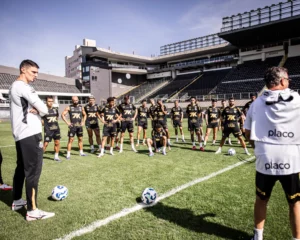 Auxiliar, filho de Tite defende trabalho da comissão técnica e diz ver evolução no Santos