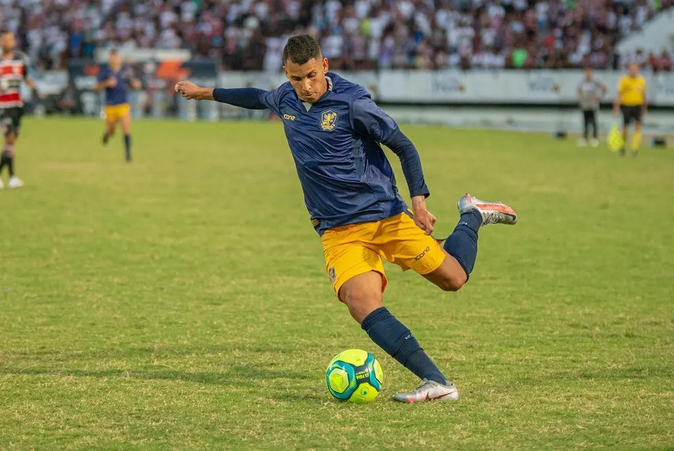 Radsley pode ser o novo reforço do Atlético-GO — Foto: Raphael Cunha/Retrô
