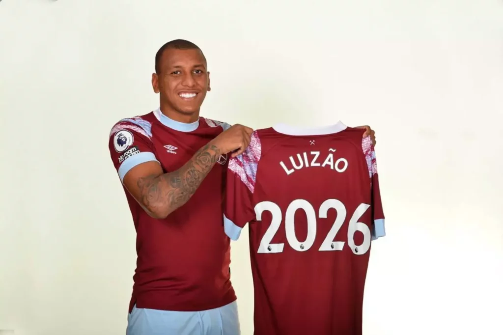 Criciúma confirma contratação de zagueiro do West Ham
