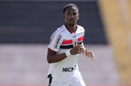 Promessa do Botafogo-SP, Gustavo Walisson projeta duelo decisivo no Paulista Sub-20