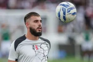 Santa Cruz rescinde com o atacante Eduardo Tanque