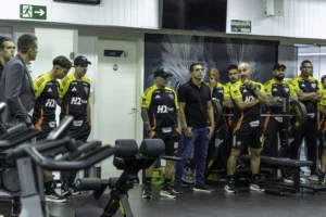 1º dia de Sampaoli no Atlético-MG tem bate papo longo e treino tático