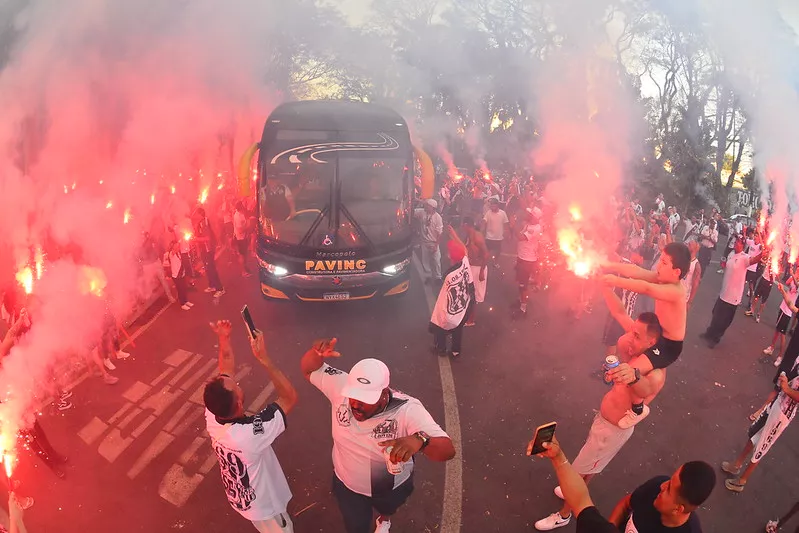 Após pedido de técnico, torcida da Ponte Preta promete ‘Ruas de Fogo 2’ em jogo do acesso da Série C