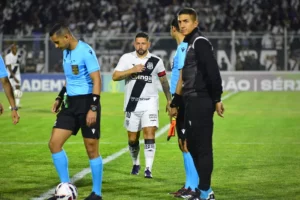 Elvis dedica gol que manteve Ponte Preta isolada na Série C à sobrinha que está doente
