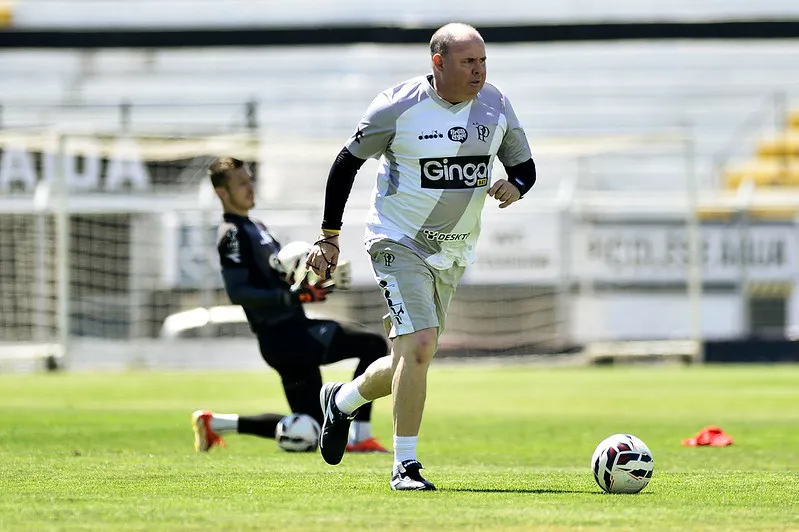Técnico da Ponte Preta convoca torcida para jogo do acesso na Série C; VEJA VÍDEO