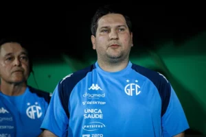 Guarani irá treinar em gramados sintéticos para decisão na Série C e técnico aguarda DM para definir time