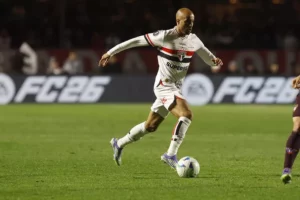 Jogadores do São Paulo pedem desculpas após queda na Libertadores
