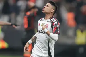BRASILEIRÃO: Fla vira sobre o Corinthians e dispara na liderança
