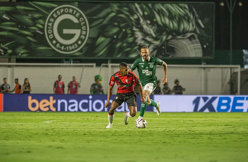 Goiás e Atlético-GO empatam clássico goiano na Série B