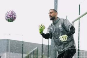 Donnarumma celebra chegada ao City e elogia Guardiola: 'Emoção indescritível'