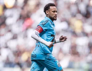 Neymar detona gramado sintético: 'Comprovado, é uma m****'