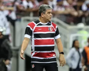 Marcelo Cabo e Eduardo Souza: maestros que comandam Santa Cruz e Barra na final da Série D