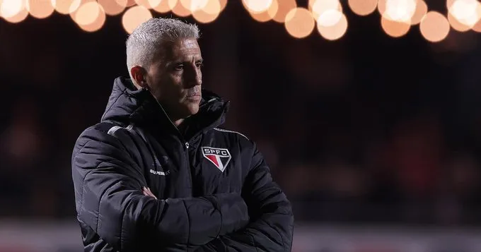 São Paulo vê MorumBis vazio e sofre para fazer gols em primeira 'turbulência' com Crespo