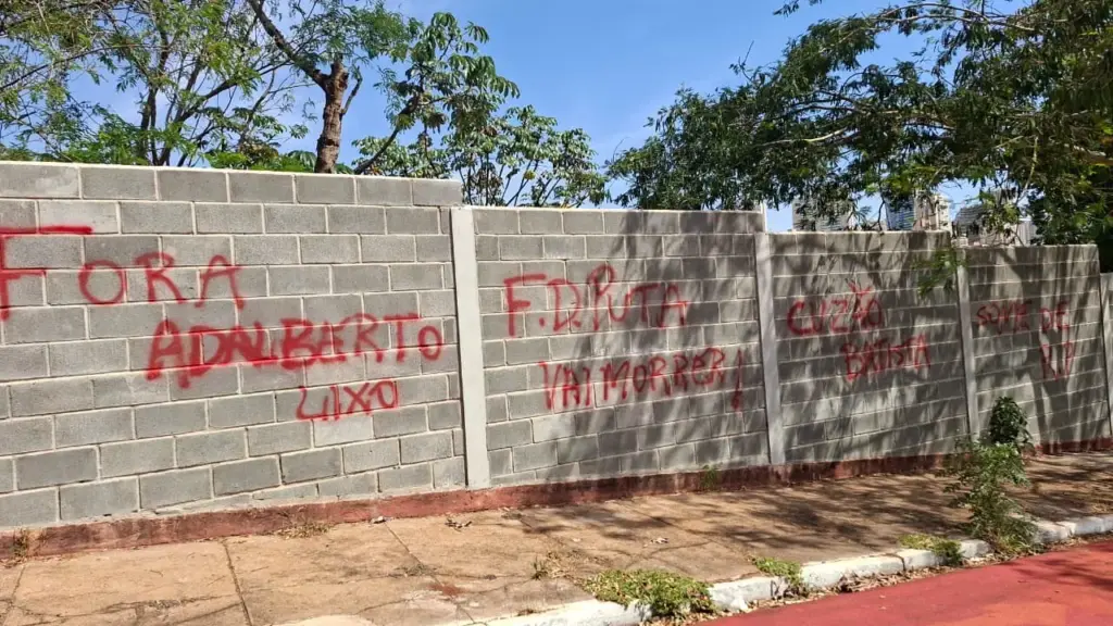 Torcida do Botafogo-SP faz protesto em frente ao Santa Cruz 2 8ed5ce81 cca8 493f 9e2b 015b0ff8229c