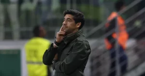 Abel remói críticas da torcida do Palmeiras: 'Não esqueço do que fizeram, sangra por dentro'