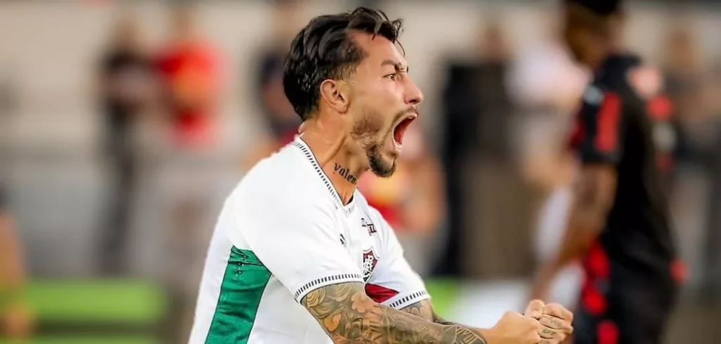 Acosta se destaca e briga por vaga no time titular do Fluminense